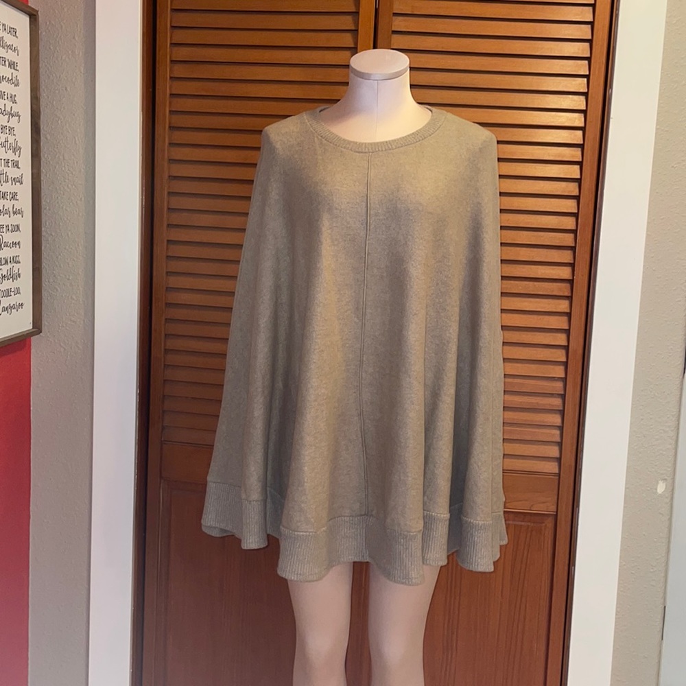 NWOT Story Brand Camel Poncho